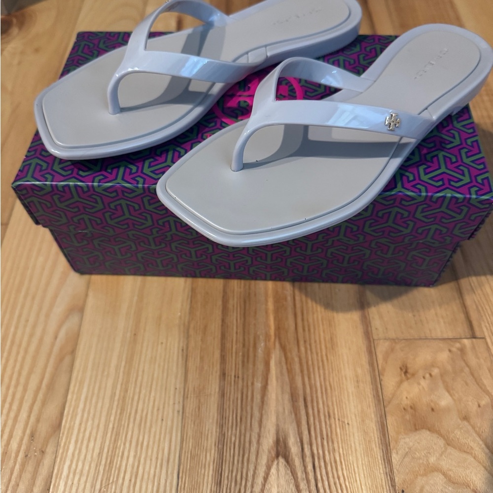 Brand New Tory Burch Flip-Flops  / Beige